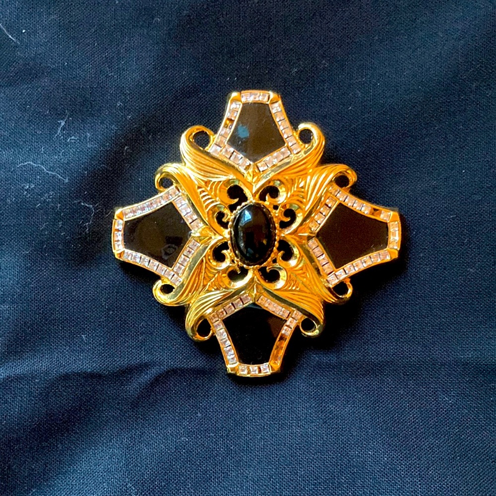 Vintage St John enamel and gold tone pin/pendant, signed